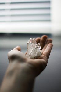 Reiki - Distant Healing. Cristal on Hand